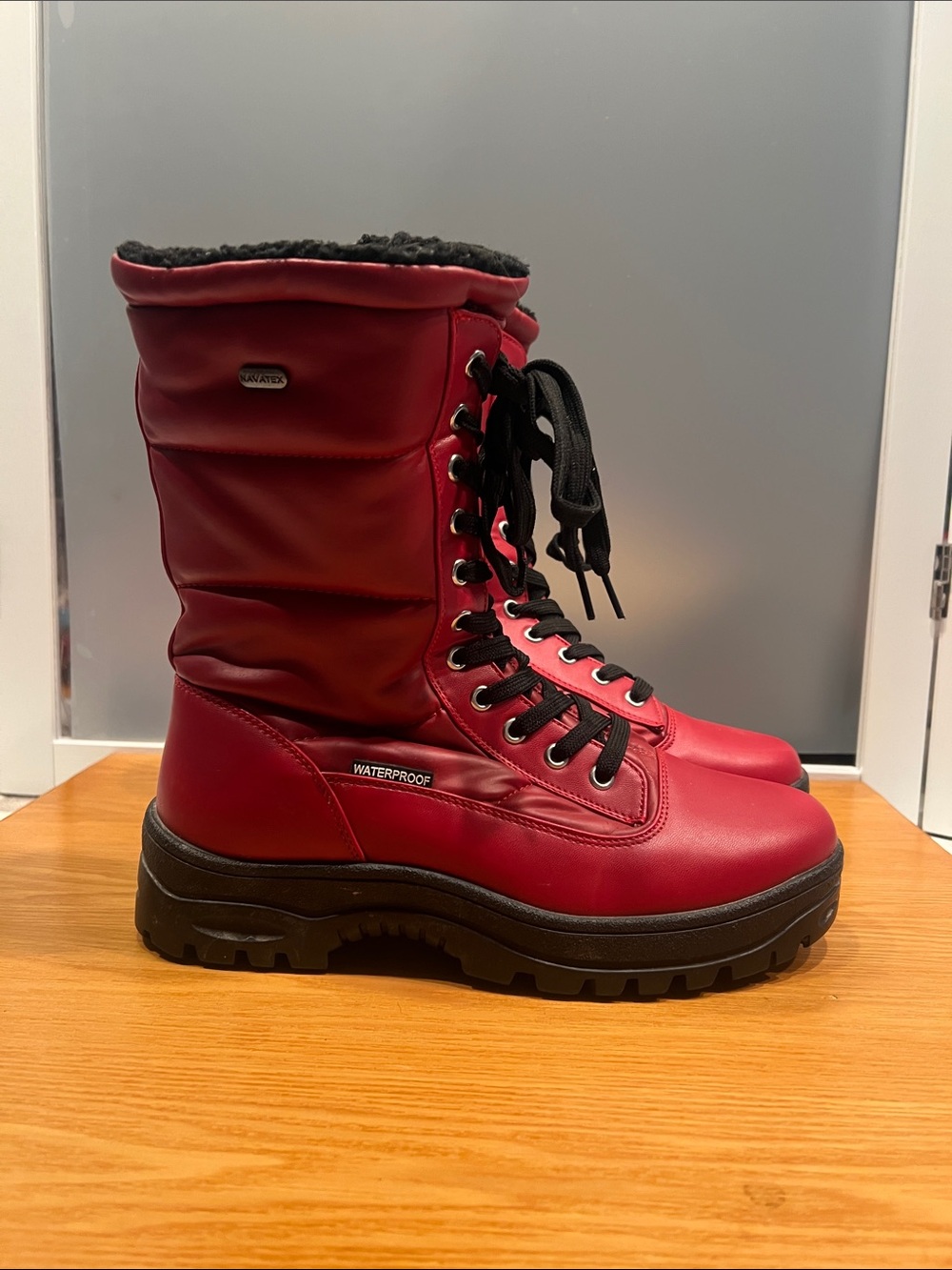 NAVATEX 197451 red boots 40 or 8.5